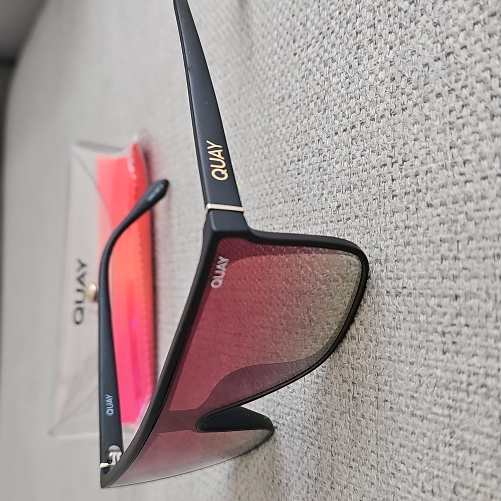 Quay Gradient Sunglasses - Picture 2 of 2